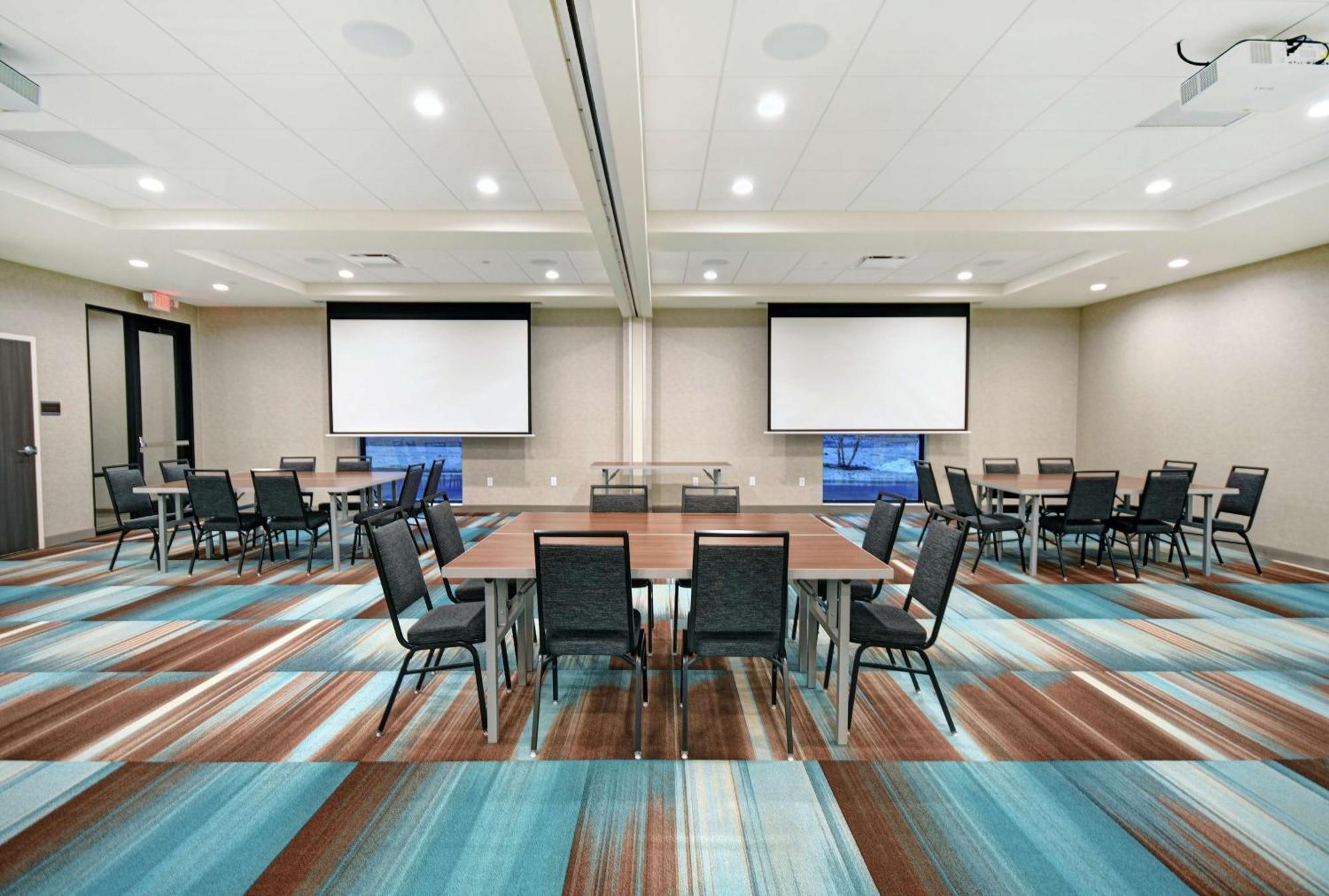 Home2 Suites By Hilton Белойт Екстериор снимка
