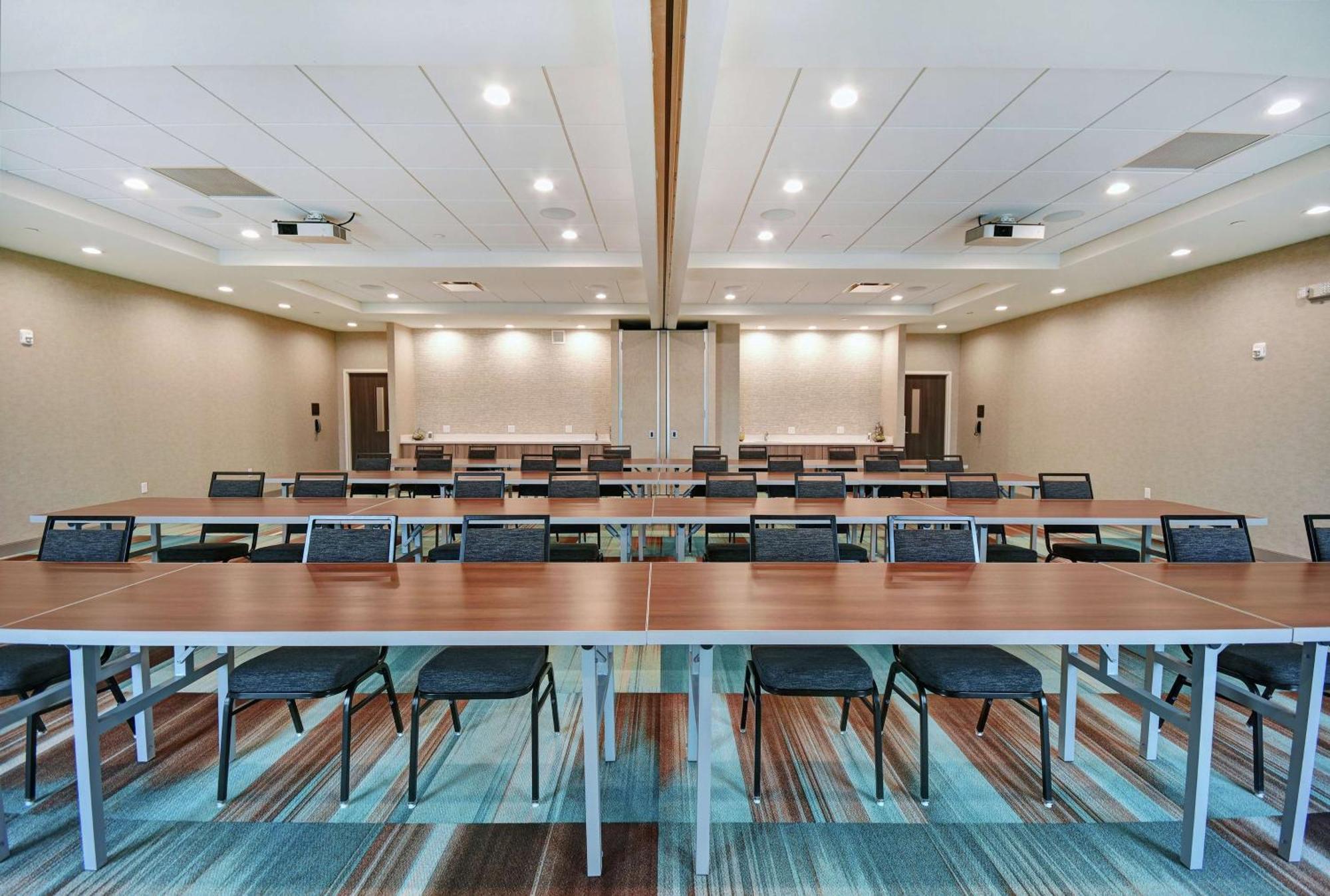 Home2 Suites By Hilton Белойт Екстериор снимка