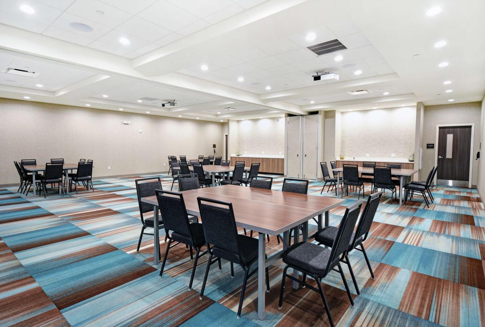 Home2 Suites By Hilton Белойт Екстериор снимка
