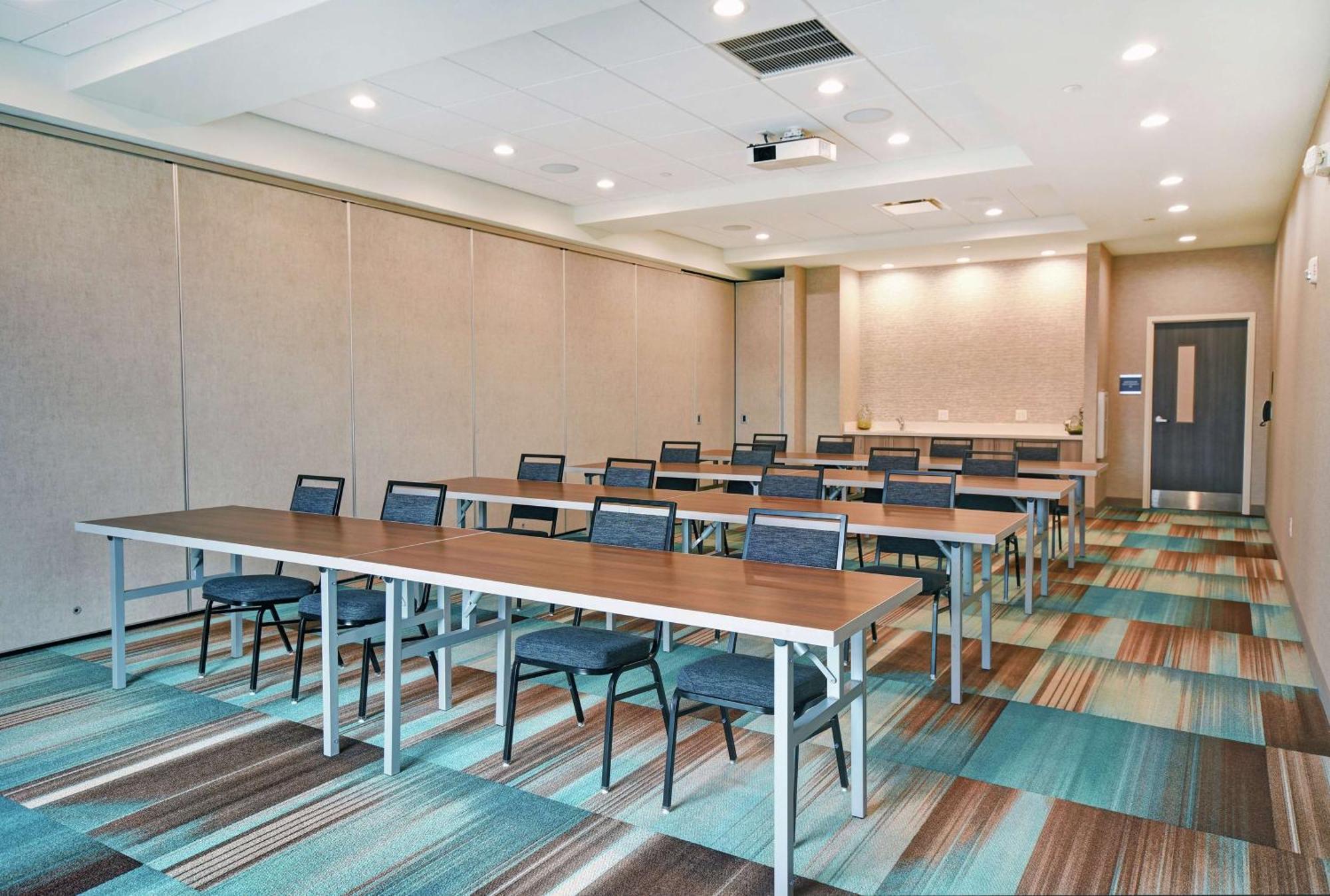 Home2 Suites By Hilton Белойт Екстериор снимка